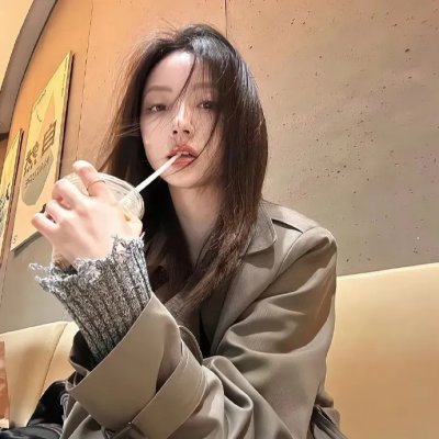 照片的她
