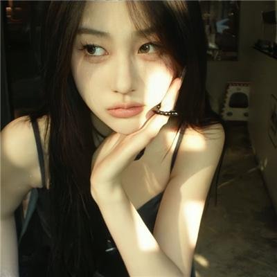 黑衣女孩
